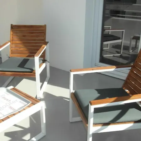 Ensoleille Avec Piscine, Balcon Et Parking Prive Aux Minimes, La Rochelle - Fr-1-246-78 *