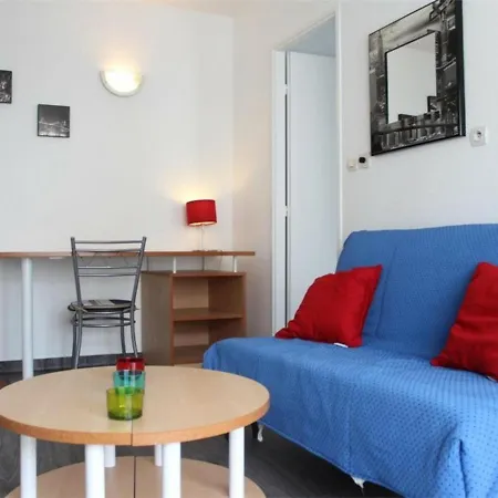 Ensoleille Avec Piscine, Balcon Et Parking Prive Aux Minimes, La Rochelle - Fr-1-246-78 *